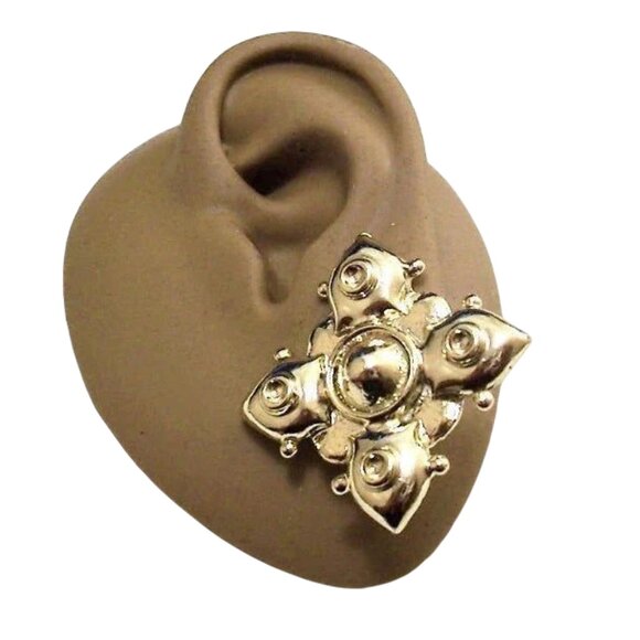 1 1/8 Inch 30mm Four Points Nail Heads Clip On Earrings Gold Tone - Picture 5 of 5